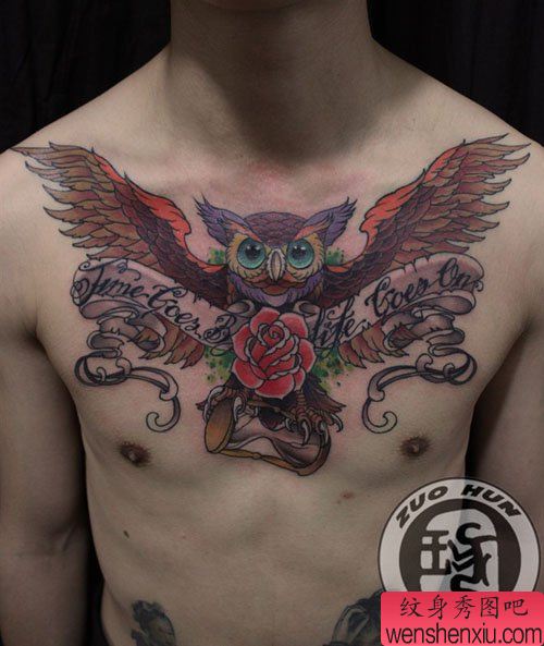 男性前胸超酷的 爱色猫头鹰纹身图案