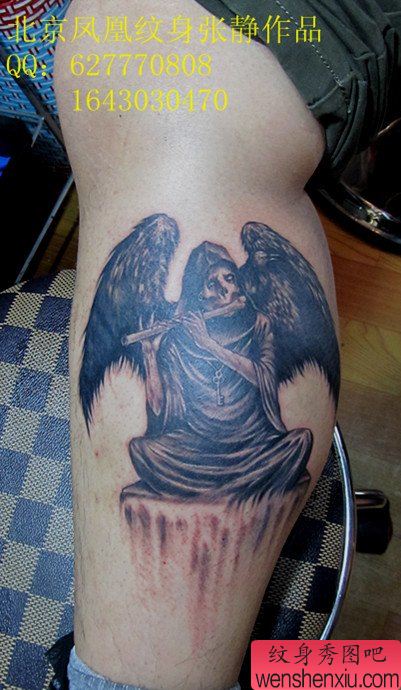 男生腿部吹笛子的死神纹身图案