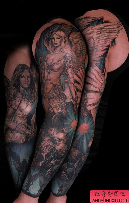 男性手臂漂亮的花臂天使翅膀纹身图案