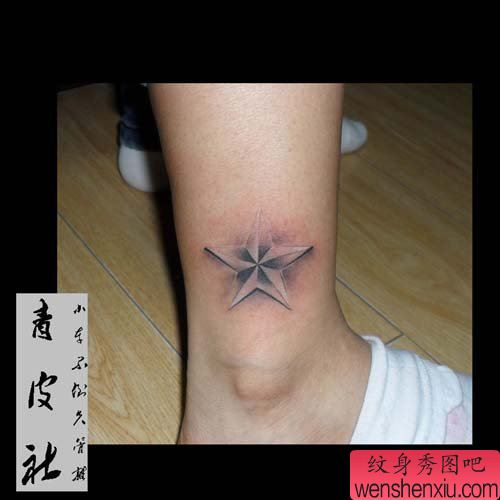 腿部一幅清晰好看的五芒星纹身图案