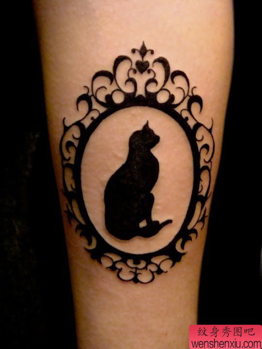 可爱经典的图腾猫咪纹身图案
