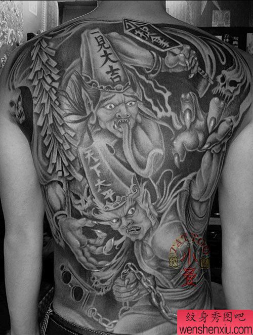男性背部超酷的满背黑灰无常纹身图案
