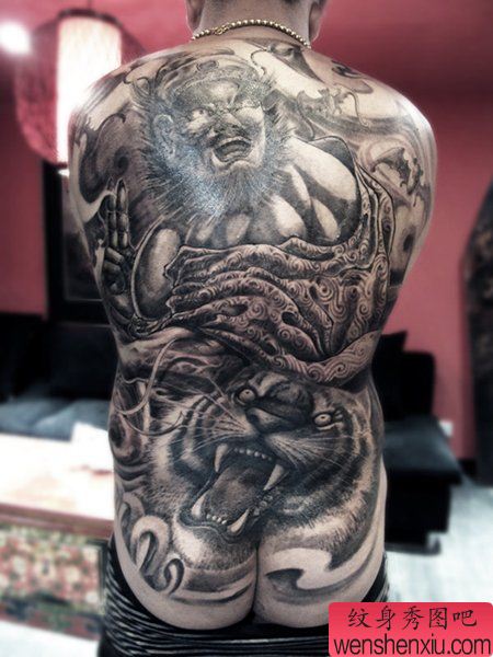 霸气的男性满背钟馗纹身图案