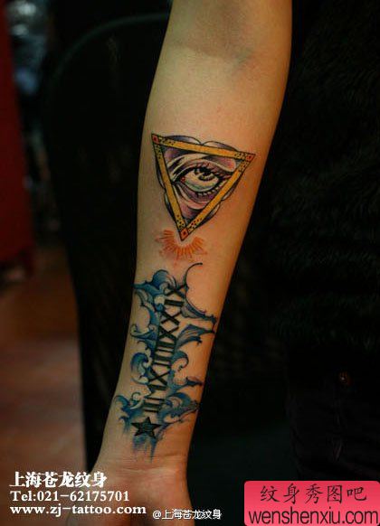 女生手臂漂亮流行的上帝之眼纹身图案