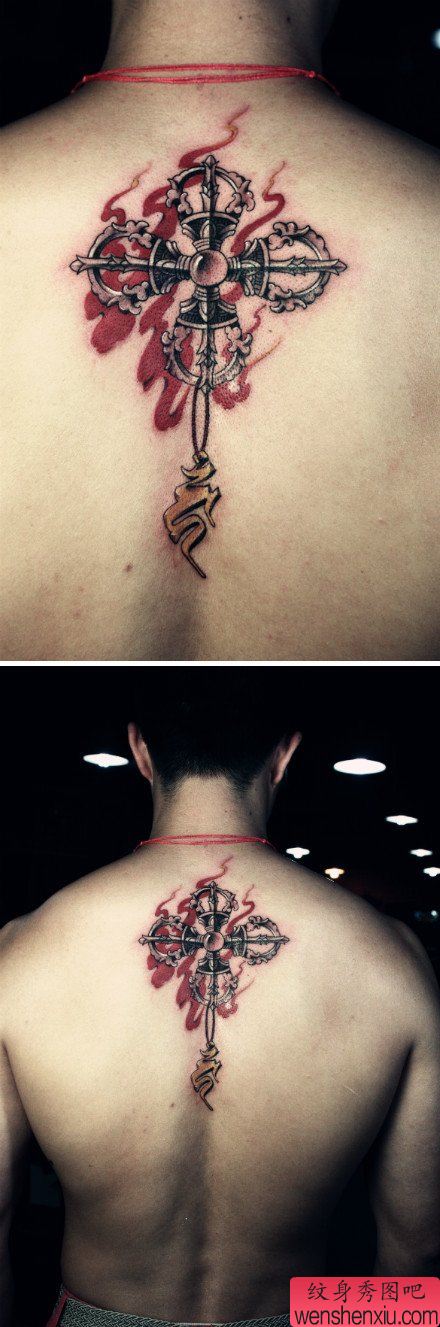 男性背部经典的金刚杵纹身图案