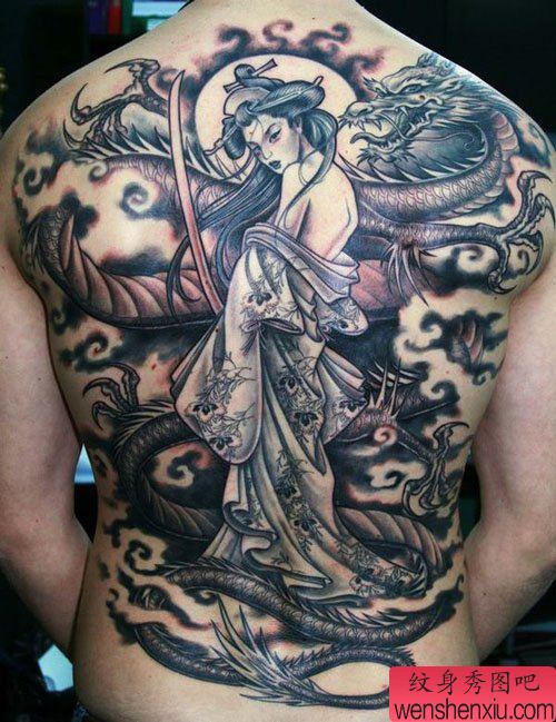超酷的男性满背美女艺妓纹身图案