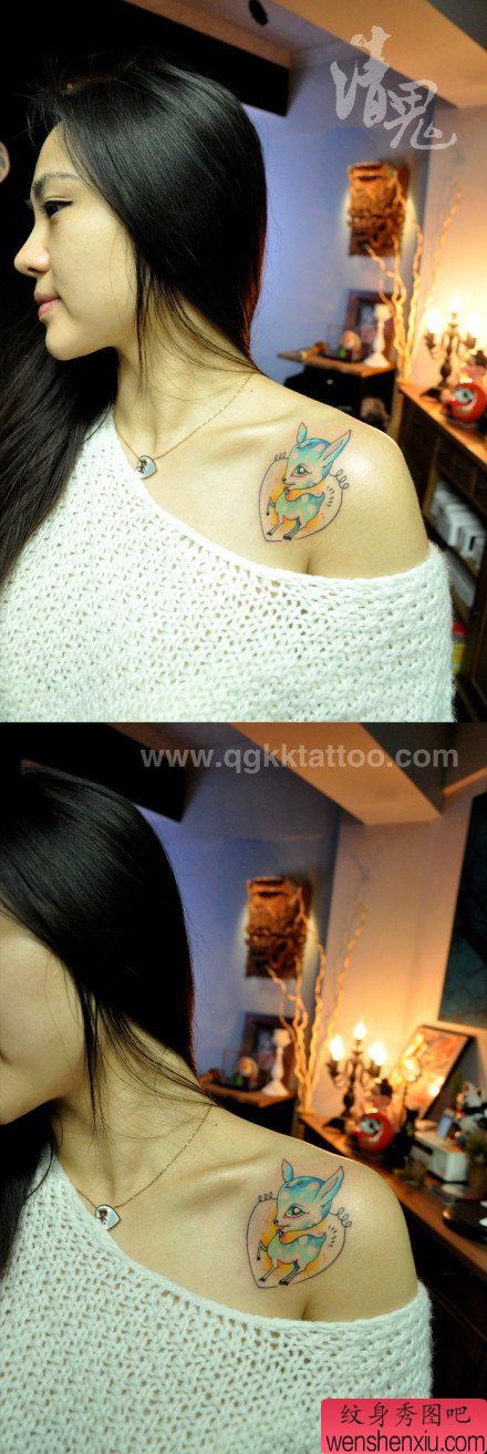 美女肩膀处流行可爱的小鹿纹身图案