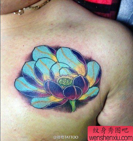 男性前胸流行时尚的莲花纹身图案