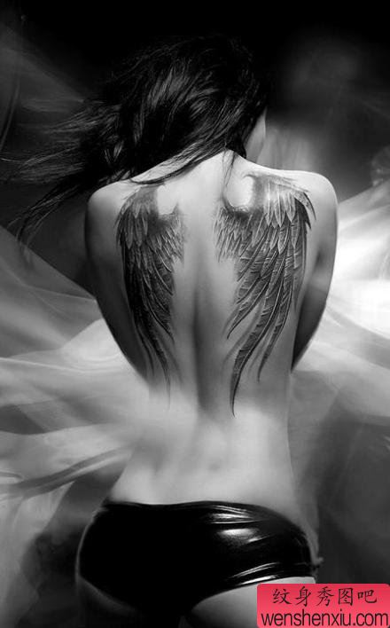 最流行时尚的美女背部翅膀纹身图案