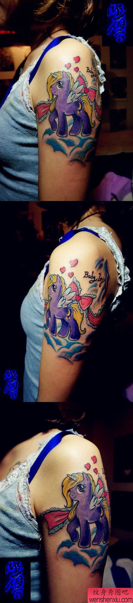 女生手臂流行可爱的独角兽纹身图案
