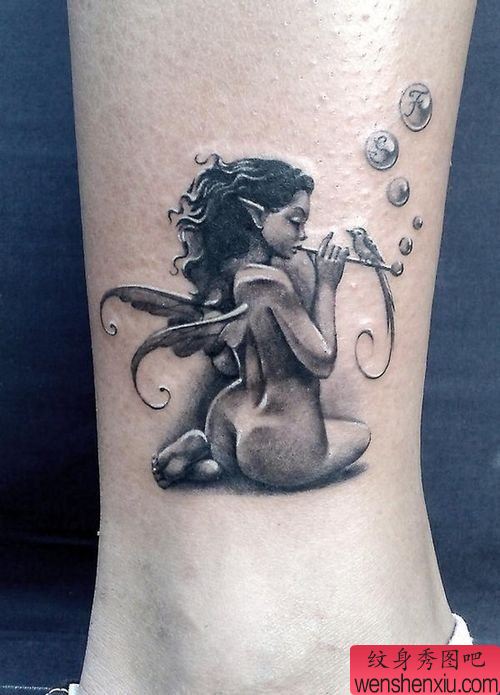 女生腿部性感流行的小精灵纹身图案