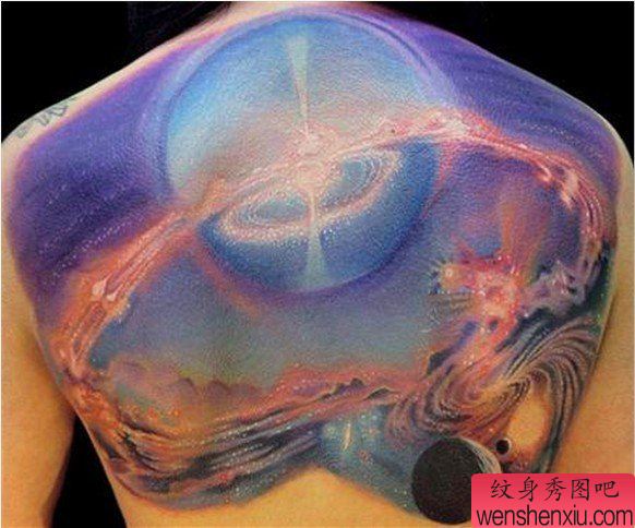 背部霸气超酷时尚的星空纹身图案