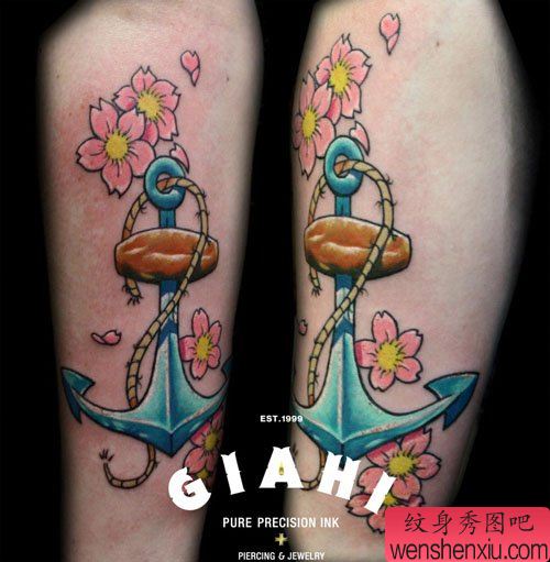 手臂精美好看的彩色船锚纹身图案