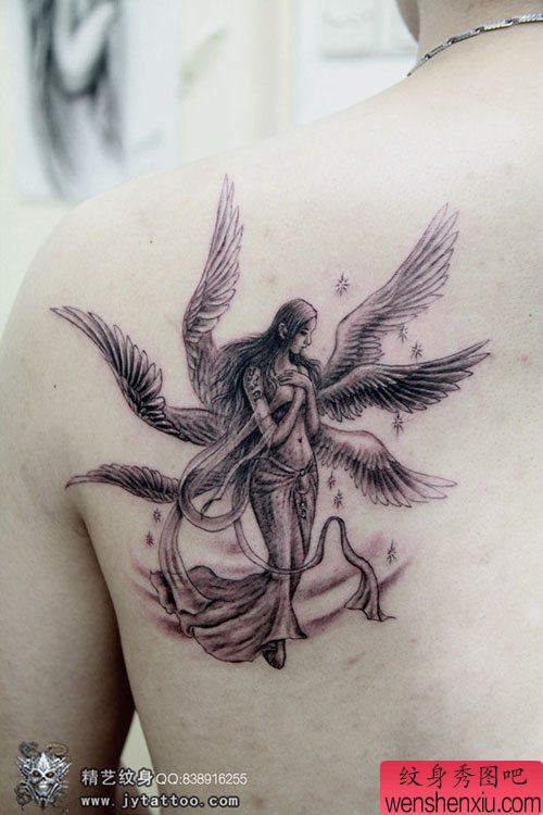 男性肩背经典的六翼天使纹身图案