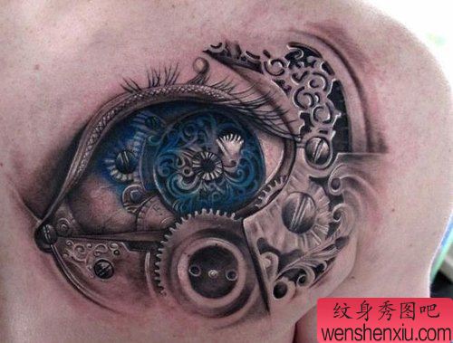 男性胸部精美流行的机械眼睛纹身图案