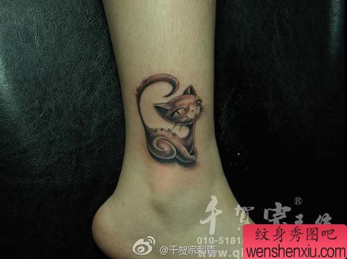 女生脚踝流行可爱的猫咪纹身图案