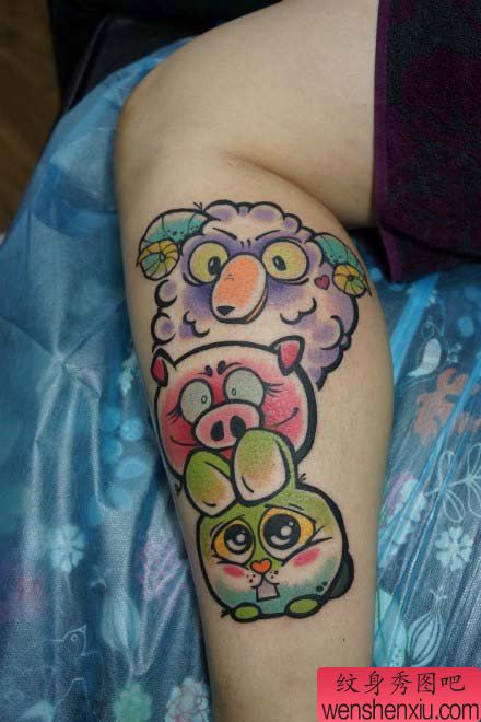 腿部可爱的小兔小猪与小羊纹身图案