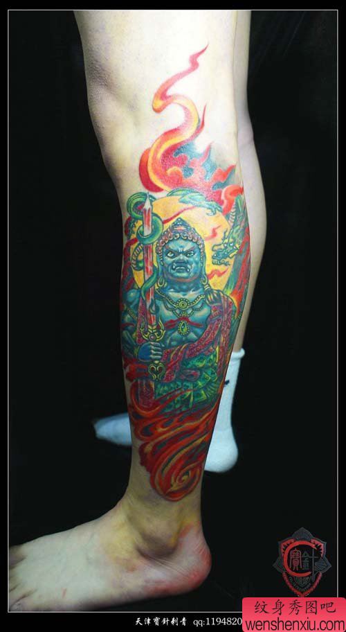腿部超酷的彩色不动明王纹身图案