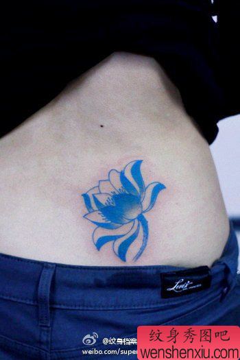 美女腰部漂亮好看的彩色莲花纹身图案