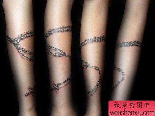 女生手臂精美流行的手链纹身图案