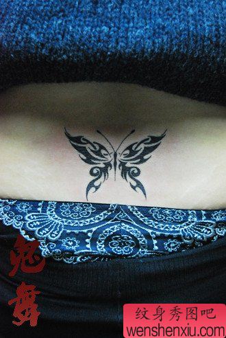 美女腰部漂亮时尚的图腾蝴蝶纹身图案