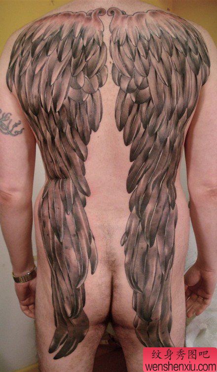 流行超帅的满背翅膀纹身图案