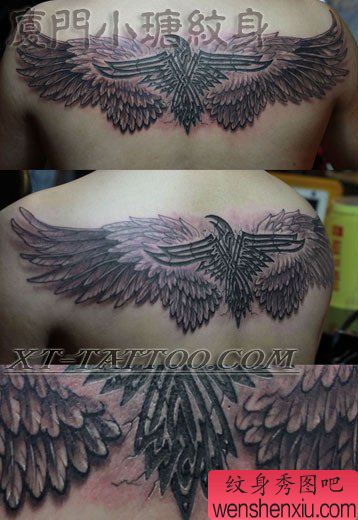 男性背部流行经典的翅膀纹身图案