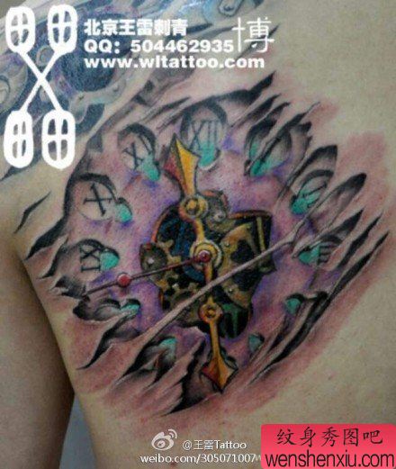 男性背部超酷的机械表纹身图案