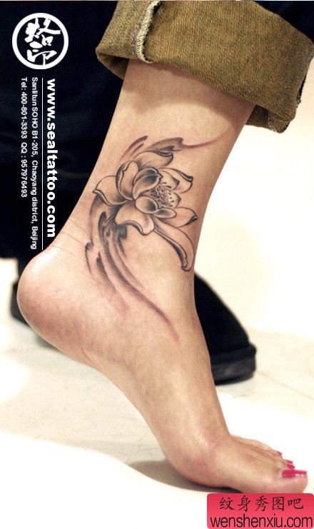 女生脚踝处流行唯美的莲花纹身图案