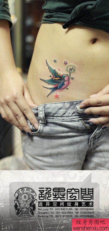 美女腹部漂亮时尚的小燕子纹身图案