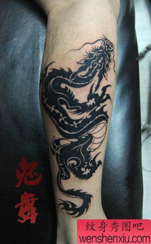 男性腿部帅气流行的图腾龙纹身图案