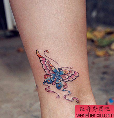 女生腿部时尚漂亮的蝴蝶纹身图案