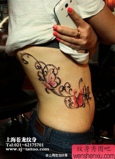 美女腰部精美漂亮的蝴蝶藤蔓纹身图案
