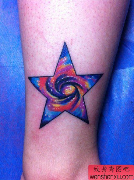 腿部超酷的彩色星空五角星纹身图案