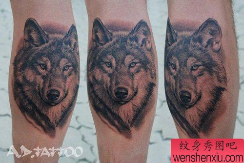 男性腿部超酷流行的狼头纹身图案