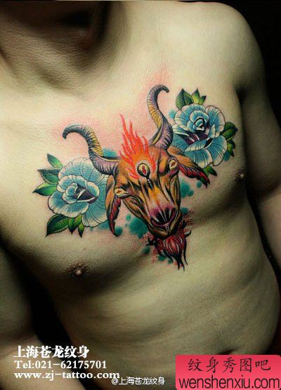 男性前胸超酷的羊头玫瑰花纹身图案