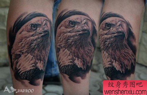 男性腿部经典帅气的老鹰纹身图案