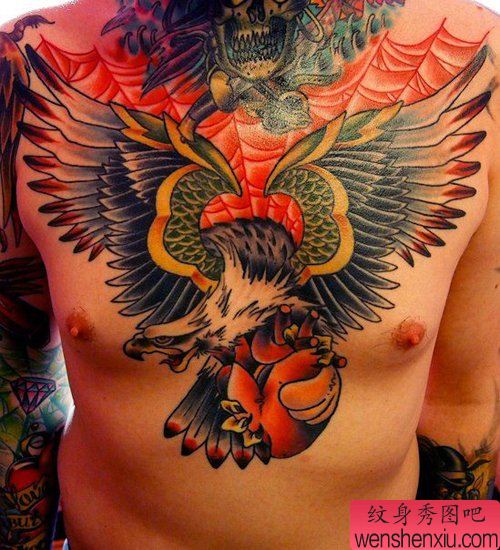 男性前胸超酷欧美风格的老鹰纹身图案