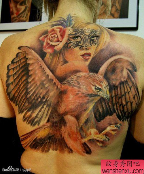 女生背部漂亮的美女与老鹰纹身图案