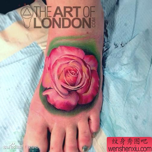 女生脚背精美的欧美彩色玫瑰花纹身图案