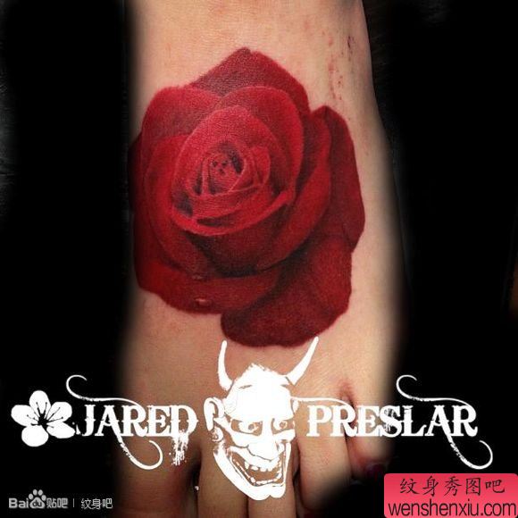 女生脚背惊艳流行的玫瑰花纹身图案
