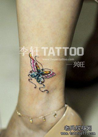 女生腿部漂亮小巧的蝴蝶纹身图案