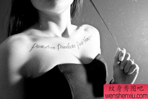 锁骨英文字母纹身
