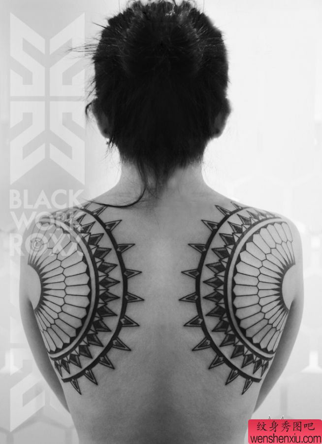男性背部好看的背部图腾纹身作品图片
