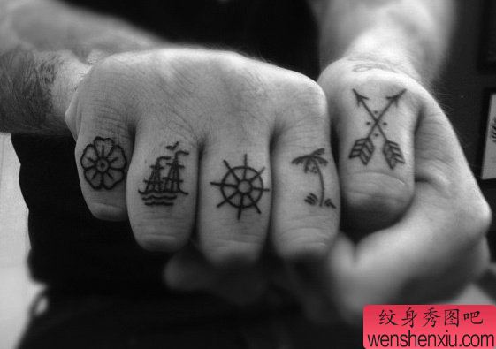 一组简单的箭形船舵纹身图案作品图片欣赏