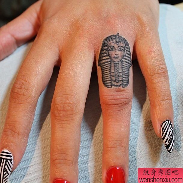 一组超有难度的埃及法老王手指纹身图案作品图片