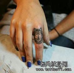 一组超有难度的狼头手指纹身图案作品图片