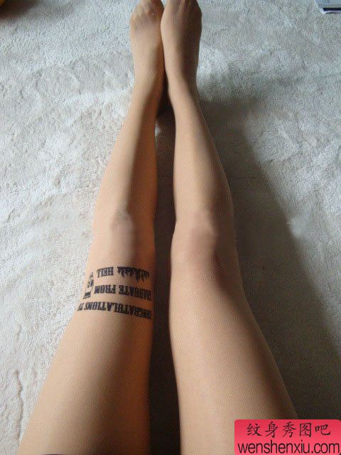 美腿字母纹身欣赏