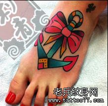 纹身秀图吧发布一幅船锚脚部纹身图案