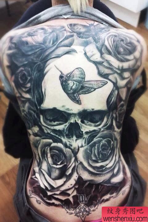 满背玫瑰花骷髅头纹身图案由纹身秀图吧分享